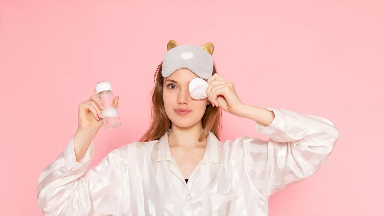 Tanda Kulit Jenuh dengan Skincare dan Butuh Rehat Sementara (photo by freepik.com)