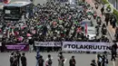 Sejumlah organisasi masyarakat sipil hingga akademisi ramai-ramai menolak rancangan RUU TNI yang disahkan menjadi Undang-Undang dalam rapat paripurna pada Kamis (20/3/2025). (Liputan6.com/Herman Zakharia)