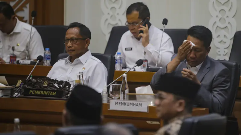 Bahas RUU Pilkada, Mendagri dan Menkumham Hadiri Rapat Kerja Bersama Baleg DPR