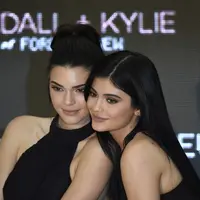 Kendall Jenner dan Kylie Jenner (AFP/Bintang.com)