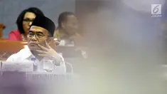 Menteri Pendidikan dan Kebudayaan Muhadjir Effendy menghadiri rapat kerja dengan Komisi X DPR di Kompleks Parlemen, Senayan, Jakarta, Rabu (4/9/2019). Rapat tersebut membahas Rencana Kerja dan Anggaran Kementerian dan Lembaga (RKAKL) Tahun 2020. (Liputan6.com/Johan Tallo)