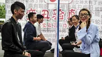 Tes Kesetiaan Pasangan, Orang-orang Ini Rela Berpenampilan Buruk