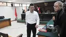 Willy Sebastian Liem berjalan keluar usai menjalani sidang di pengadilan Tipikor, Jakarta, Senin  (18/5/2015). Willy didakwa menyuap Suroso Atmomartoyo saat menjabat Direktur Pengolahan PT Pertamina sebesar USD 190 ribu. (Liputan6.com/Herman Zakharia)