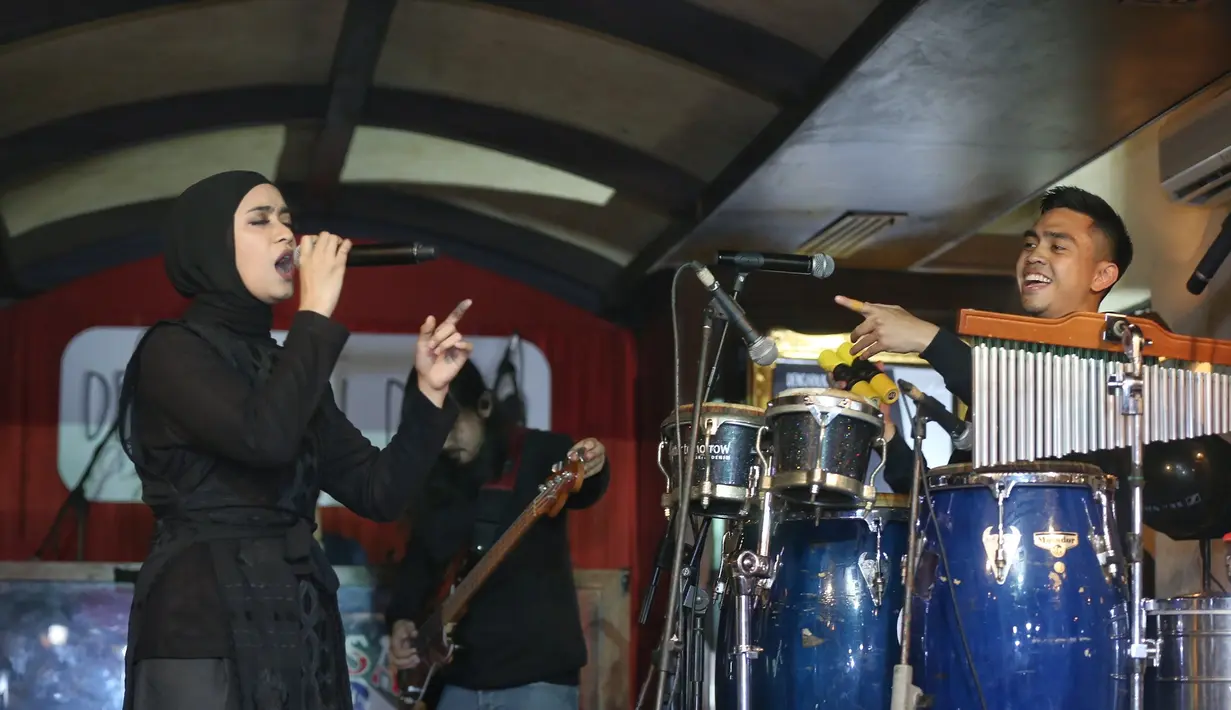 Ayudia Bing Slamet dan Ditto Percussion