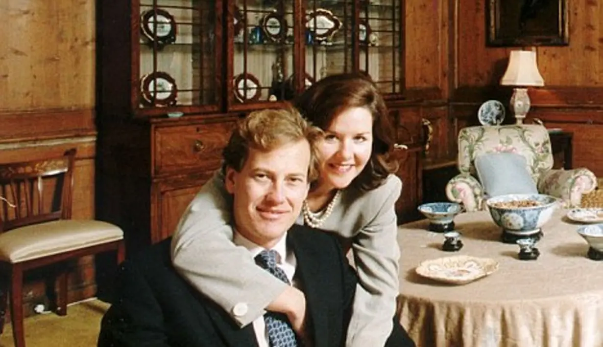 Uniknya, sang mantan istri, Penny, akan mengantarkan Lord Mountbatten menuju altar saat menikah. (Daily Mail)