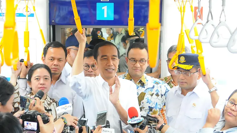 Jokowi Ajak Menteri Kabinet Kerja Jajal MRT