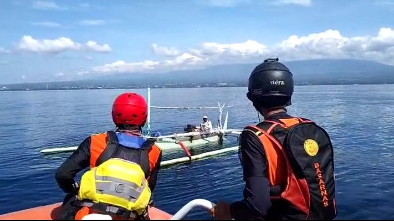 Tim SAR gabungan mencari pemuda asal Trenggalek yang melompat dari  kapal di laut Selat Bali (Istimewa)