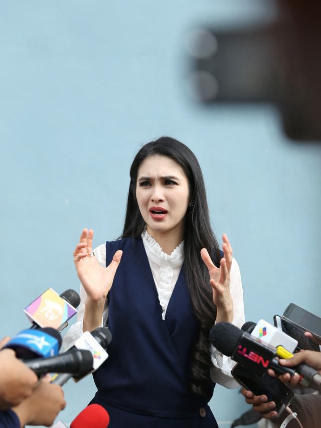 Dibandingkan Sandra  Dewi  penghasilan anak  jauh lebih 