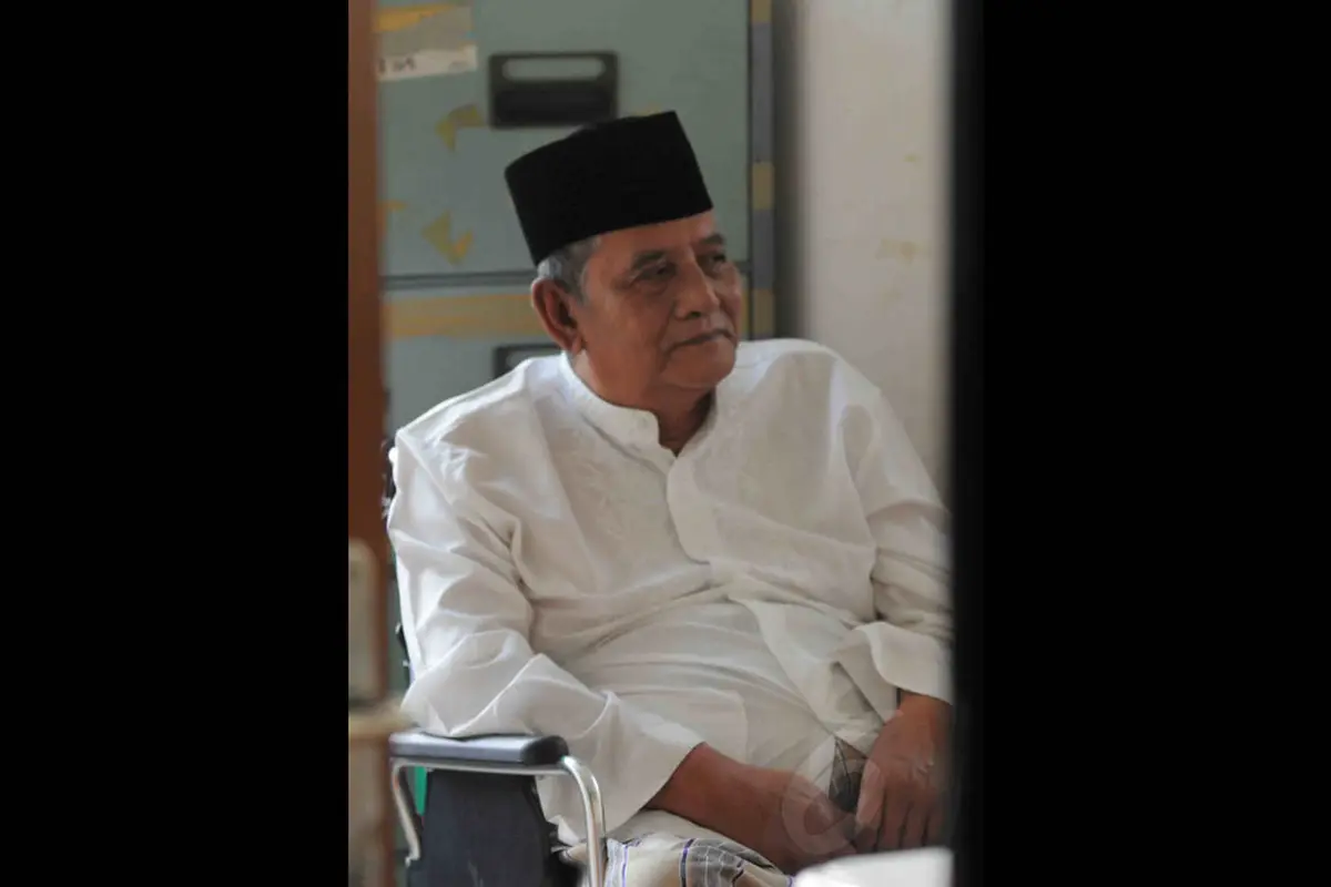 Jadi Saksi, Mertua Anas Urbaningrum Pakai Kursi Roda