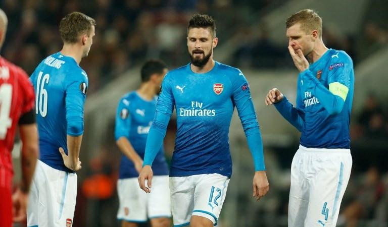 Reaksi para pemain Arsenal setelah kebobolan dari FC Koln pada laga Liga Europa di RheinEnergieStadion, Koln, Kamis (23/11/2017). (AFP/Ina Fassbender)