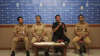 Pemkot Surabaya membagikan jurus mengantisipasi penculikan anak. (Liputan6.com/ Dian Kurniawan)