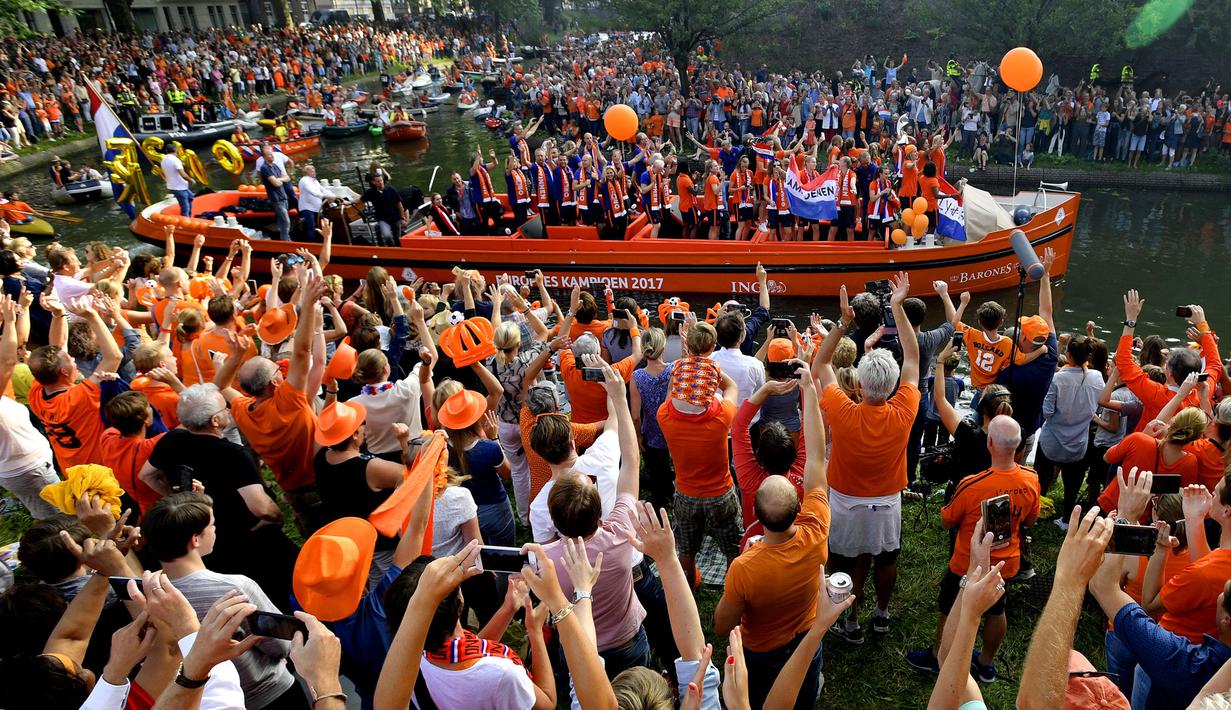 PHOTO Juara UEFA Womens Euro 2017 Pemain Belanda Diarak Di Tengah