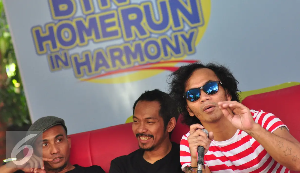 Kaka Slank saat jumpa pers BTN di markas Slank, Jakarta, Senin (15/02/2016). BTN menggelar Homerun in Harmony bersama Slank untuk merayakan HUT ke-60 (Liputan6.com/Herman Zakharia)