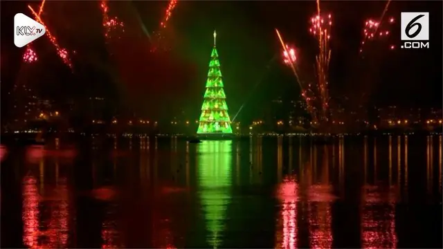 VIDEO: Pohon Natal Apung Terbesar di Dunia Kembali Menyala