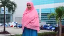 “Tapi aku pikir kan sudah ada anastesi, jadi nggak sakit dan gak ada salahnya aku hapus gitu,” tambahnya. (Nurwahyunan/Bintang.com)
