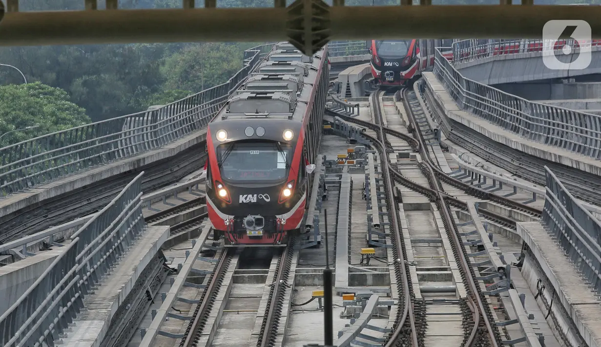Nantinya akan terdapat 434 perjalanan LRT Jabodebek yang siap melayani penumpang setiap hari. Dimana kapasitas satu rangkaian LRT Jabodebek dapat menampung hingga 1.308 penumpang.  (Liputan6.com/Angga Yuniar)