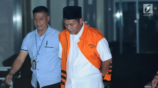 Jalani Pemeriksaan Usai Ditangkap KPK, Bupati Lampung Tengah Tertunduk Lesu
