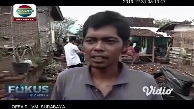 VIDEO: Angin Puting Beliung Robohkan 4 Rumah Warga di Wongsorejo