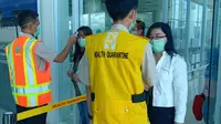 Pemeriksaan penumpang di Bandara Djalaludin Gorontalo untuk mencegah virus Corona. (Foto: Liputan6.com/Arfandi Ibrahim)