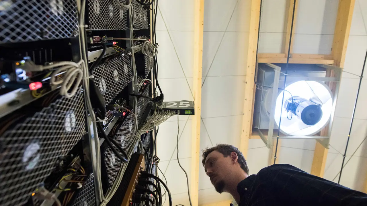 Intip Salah Satu Pabrik Bitcoin Terbesar di Dunia