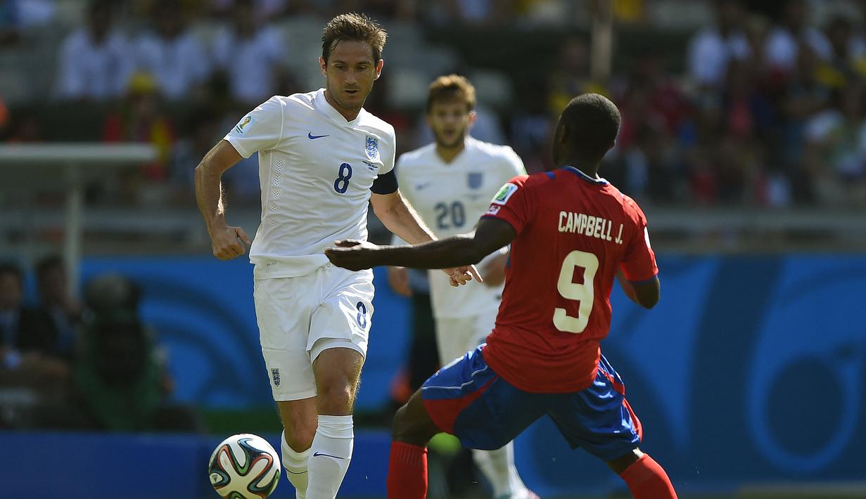 Frank Lampard. Eks gelandang tengah berusia 44 tahun yang pensiun pada Februari 2017 bersama New York City ini tercatat mengoleksi total 106 caps bersama Timnas Inggris dengan torehan 29 gol dan 12 assist sejak melakukan debut pada 10 Oktober 1999. Di ajang Piala Dunia ia tampil dalam 3 edisi pada 2006, 2010 dan 2014. Bermain dalam 10 laga pada tiga edisi tersebut, ia hanya mencatatkan 1 kali assist tanpa mencetak satu gol pun. (AFP/Gustavo Andrade)