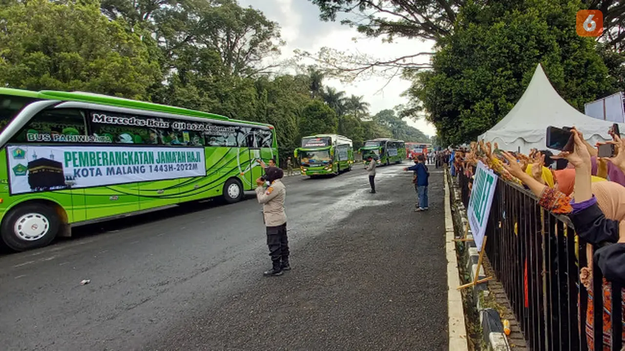 Jemaah Haji Kloter Kota Malang Berangkat Menuju Tanah Suci