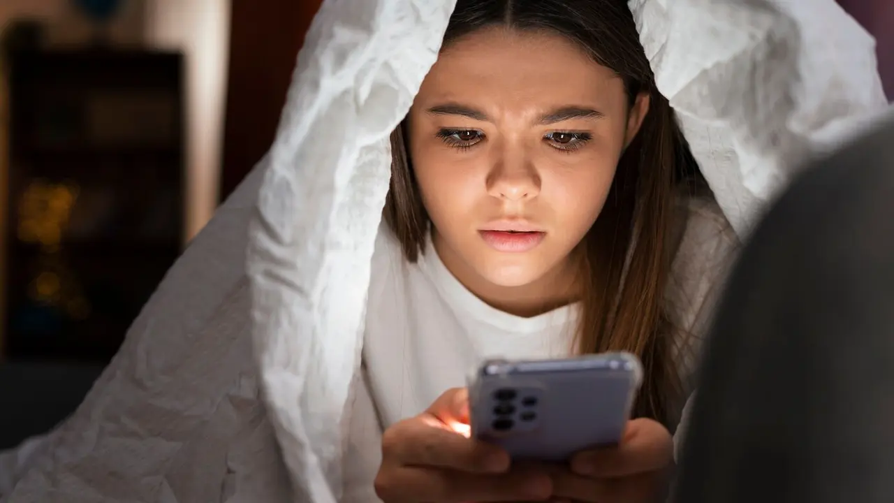5 Cara Sederhana Atasi Kecanduan Handphone agar Hidup Lebih Seimbang - Cover