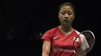 Tunggal putri Jepang, Nozomi Okuhara, kalah dari rekan senegaranya, Akane Yamaguchi, pada laga BCA Indonesia Open di JCC, Jakarta, Kamis (15/6/2017). Akane menang 21-15, 19-21 dan 15-21. (Bola.com/Vitalis Yogi Trisna)