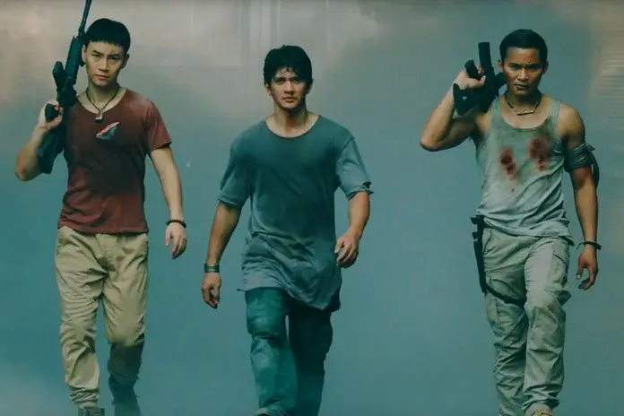 Iko Uwais, Tony Jaa, dan Tiger Chen dalam Triple Threat. (darkhorizons.com)