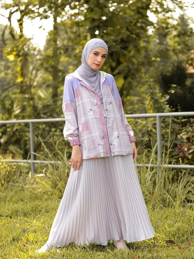 7 Ide Padu Padan Baju Warna Lilac dari Jessica Mila hingga Alfi Siregar