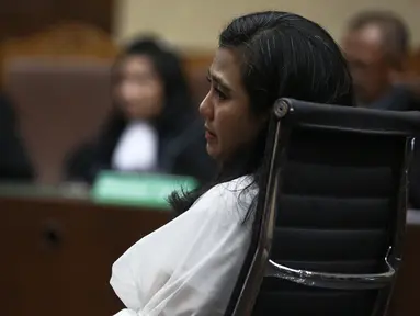 Terdakwa kasus dugaan suap proyek Jalan Trans Seram Kementerian PUPR di Maluku, Damayanti Wisnu Putranti menjalani sidang pembacaan tuntutan di Pengadilan Tipikor, Jakarta, Senin (29/8). (Liputan6.com/Faizal Fanani)