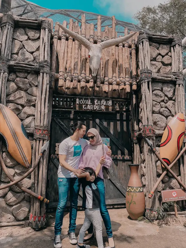 Seru Liburan Bareng, Ini 7 Potret Melody Prima Bersama Suami dan Buah Hati