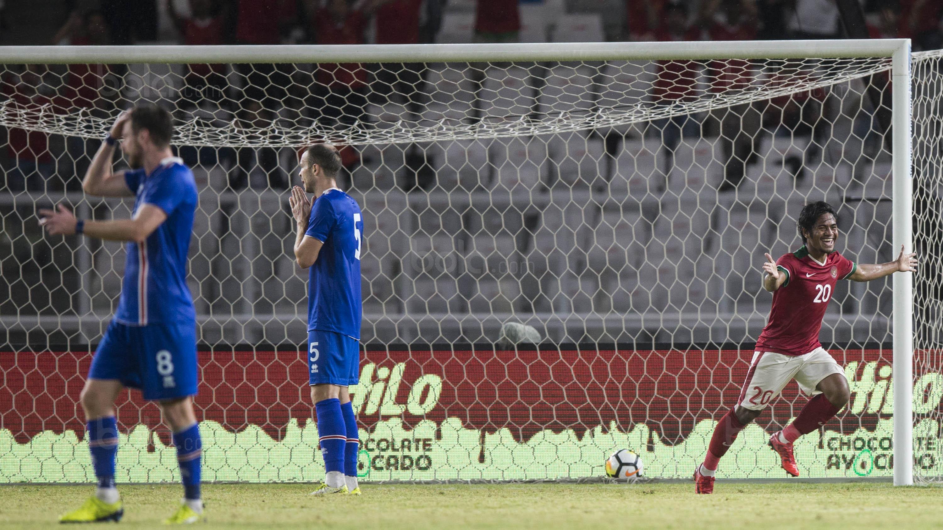 Striker Timnas Indonesia, Ilham Udin Armaiyn, merayakan gol ke gawang Islandia pada laga persahabatan di SUGBK, Jakarta, Minggu (14/1/2018). Indonesia kalah 1-4 dari Islandia. (Bola.com/Vitalis Yogi Trisna)