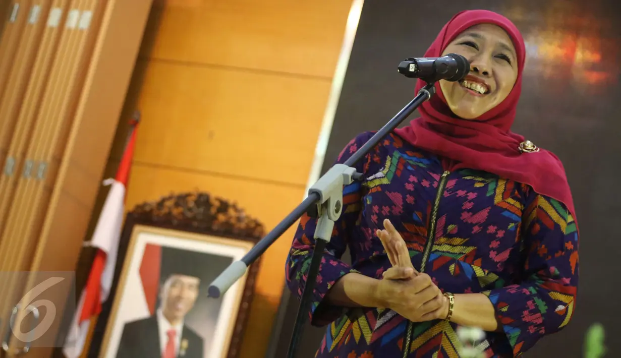 Khofifah Indar Parawansa memberi sambutan saat konfrensi pers di Kementerian Sosial, Jakarta, Rabu (8/3). Akon menggelar mini konser yang bertema "AKON Terangi Suku Anak Dalam, Orang Rimba, dan Komunitas Adat Terpencil". (Liputan6.com/Helmi Afandi)