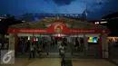 Singapura siap menggelar pesta olahraga dua tahunan se Asia Tenggara, Sea Games yang ke-28. Tampak, beberapa orang melintas di sekitar National Stadium Singapura, Minggu (31/5/2015). (Liputan6.com/Helmi Fithriansyah)