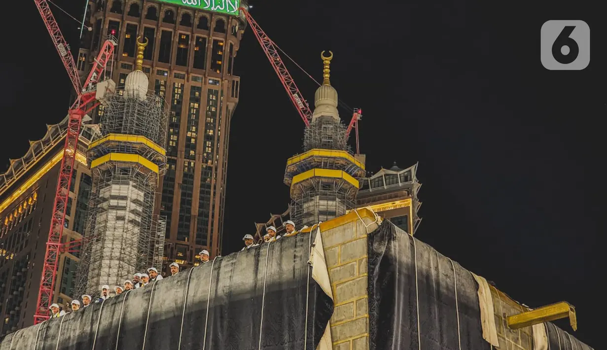 Pembuatan 1 kiswah ini menghabiskan 56 keping emas. Pengerjaan setiap keping emas memerlukan waktu 60 hingga 120 hari. (FOTO:MCH PPIH ARAB SAUDI 2023)