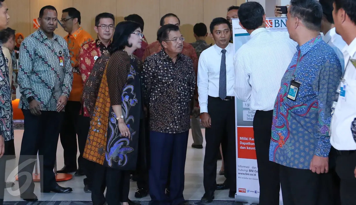 Wakil Presiden RI Jusuf Kalla saat mengunjungi Outlet BNI di Terminal 3, Bandara Soekarno Hatta, Tangerang, Banten, Senin (15/08). (Liputan6.com/Angga Yuniar)