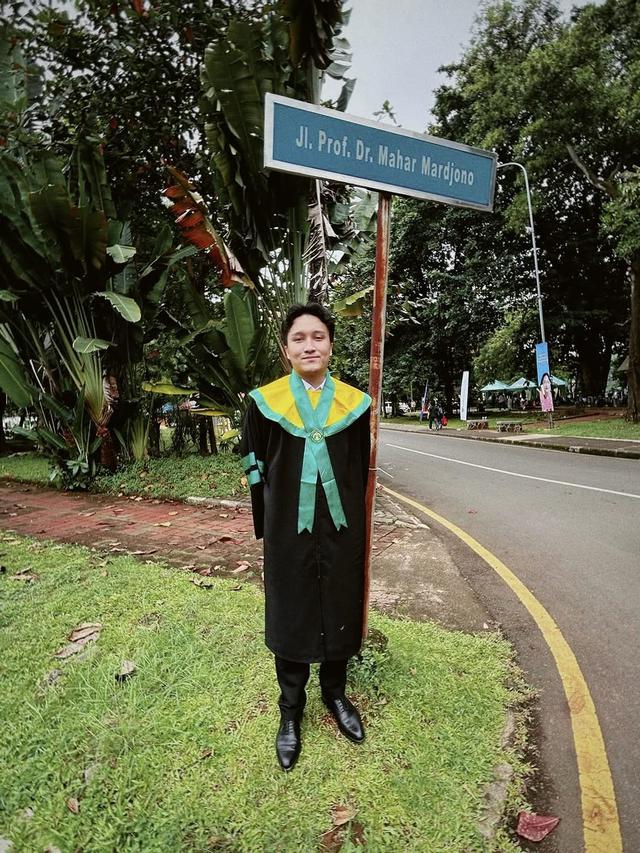 Suami Isyana Sarasvati Jadi Dokter Spesialis Jiwa