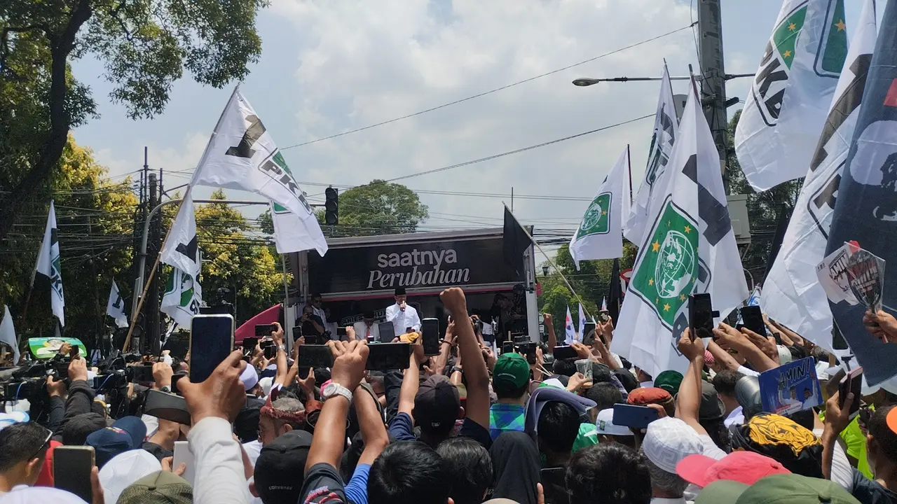 Anies Baswedan-Muhaimin Iskandar (AMIN) rampung menyerahkan dokumen persyaratan sebagai capres-cawapres Pilpres 2024 ke Komisi Pemilihan Umum (KPU).