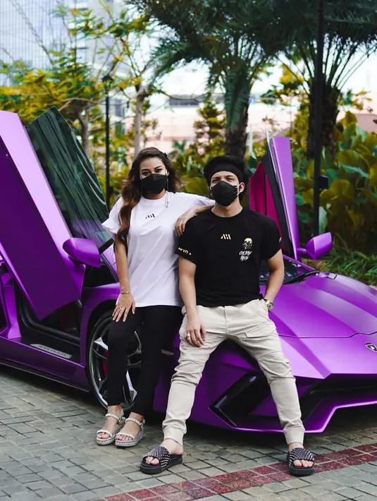 Rencananya, Aurel dan Atta menikah di akhir tahun 2020. Namun karena masih di tengah kondisi Pandemi Covid-19, mereka terpaksa menunda untuk sementara waktu. (Instagram/attahalilintar)