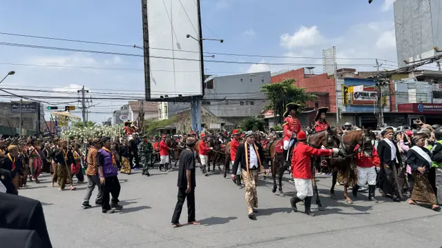 Jenazah Pakubuwono XIII Menuju Tempat Pemakaman