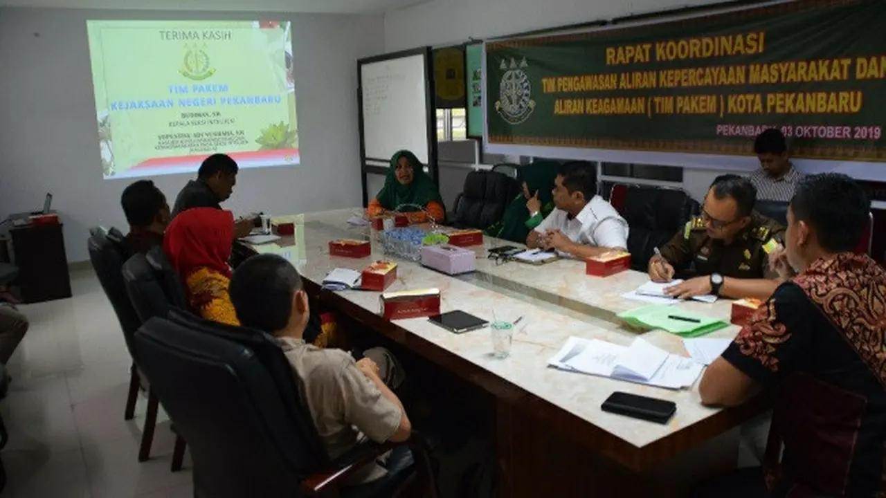 Rapat Tim Pakem membahas temuan aliran terindikasi sesat di Pekanbaru.