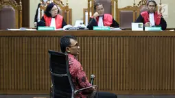 Mantan Gubernur Sumatera Utara, Gatot Pujo Nugroho saat menjadi saksi pada sidang lanjutan kasus dugaan suap ketok palu DPRD Sumut periode 2009-2014 di Pengadilan Tipikor, Jakarta, Rabu (27/2). (Liputan6.com/Helmi Fithriansyah)
