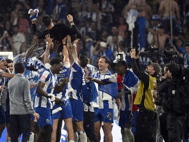 FC Porto resmi mengunci gelar juara Liga Portugal musim 2025/2026 pada Sabtu (02/05/2026) waktu setempat. (AFP/Miguel Riopa)