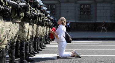 FOTO: Puluhan Ribu Demonstran Tuntut Presiden Belarusia Mundur