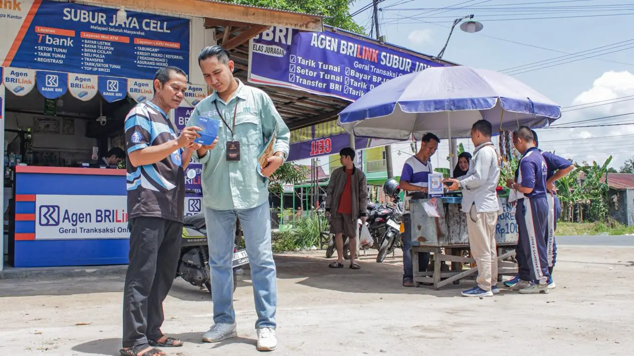 ﻿Bank Rakyat Indonesia (Persero) Tbk (BBRI) senantiasa memperluas jangkauan layanan perbankan melalui kemitraan dengan agen-agen lokal di berbagai daerah melalui AgenBRILink. (Foto: BRI)