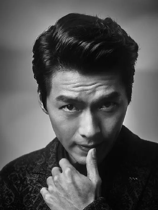 Setelah namanya dikenal publik, Hyun Bin pun kehilangan privasi. Saat pergi ke suatu tempat, ia pun diikuti oleh para penggemarnya. (Foto: Allkpop.com)