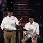 Ekspresi Anies Baswedan memaparkan visi misi pada debat perdana Cagub DKI Jakarta di Bidakara, Jakarta, Jumat (13/1). Anies mengatakan pembangunan daerah pinggir kali bukan dengan menggusur warga begitu saja. (Liputan6.com/Faizal Fanani)