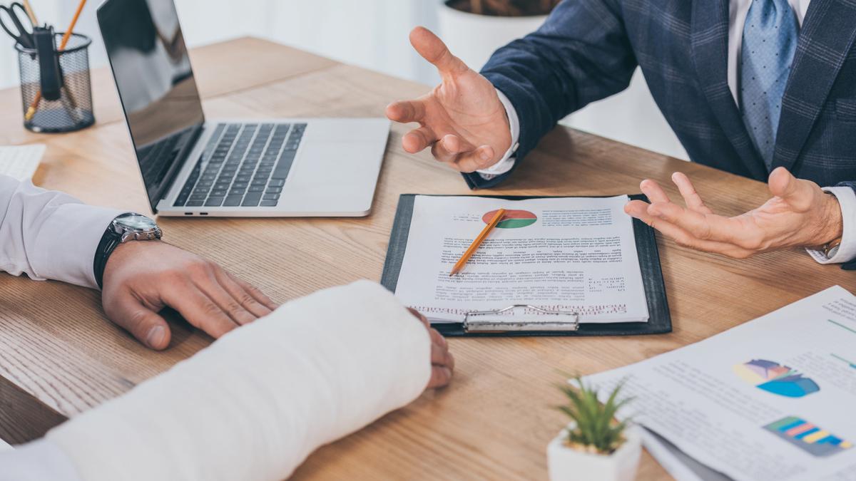 Bisakah Manfaat Asuransi Dicairkan Sebelum Jatuh Tempo? Pahami Syarat dan Risikonya