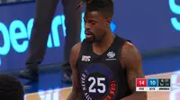 Tampilan depan seragam Reggie Bullock menunjukkan angka yang benar. (Twitter)